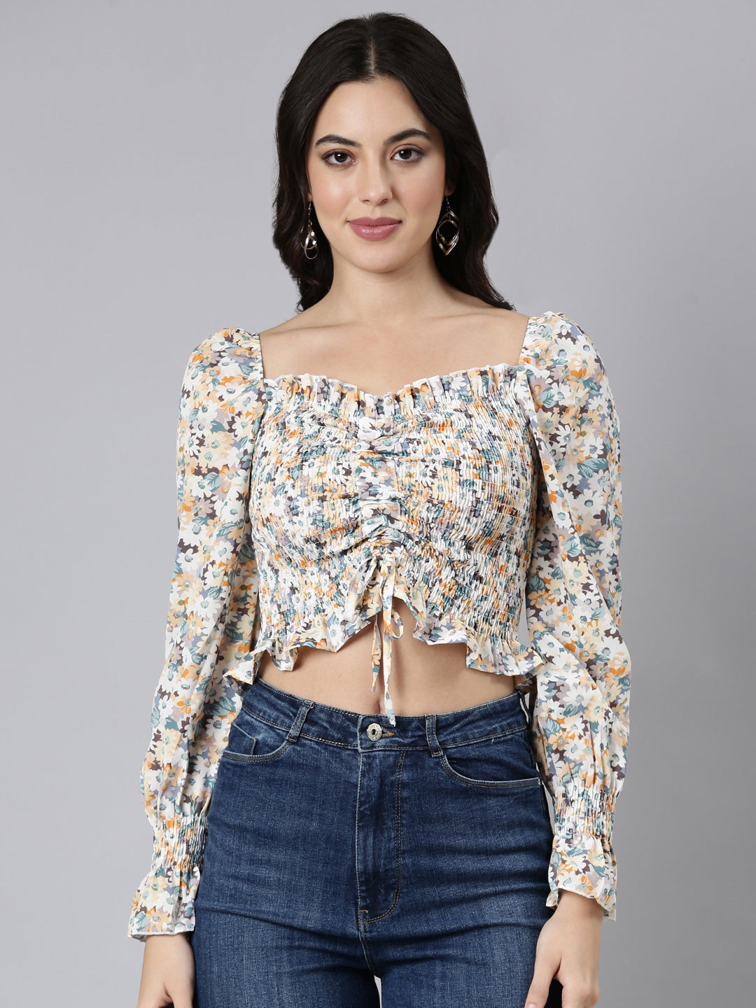 Women's Off White Floral Printed Sweetheart Neck Cuffed Sleeves Smocked Ruched Crepe Crop Top