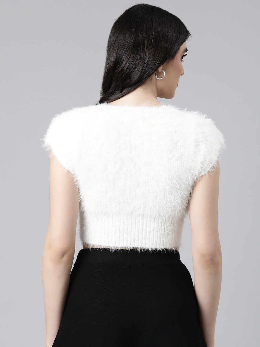 Women's Off White Round Neck Short Sleeves Opaque Fitted Casual Crop Top