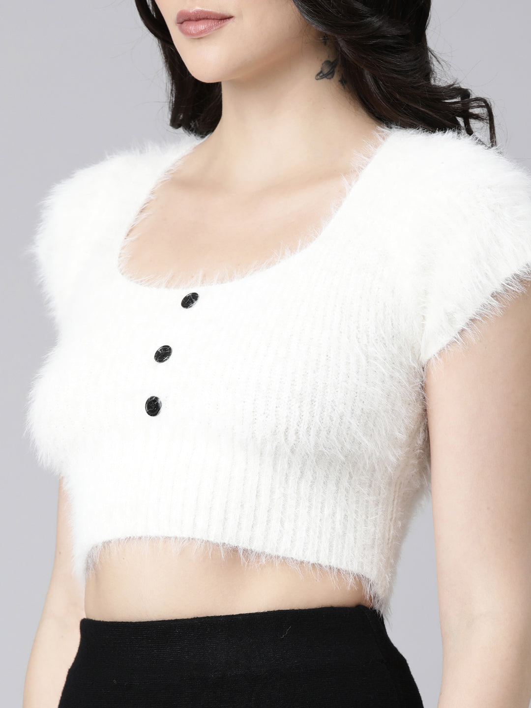 Women's Off White Round Neck Short Sleeves Opaque Fitted Casual Crop Top