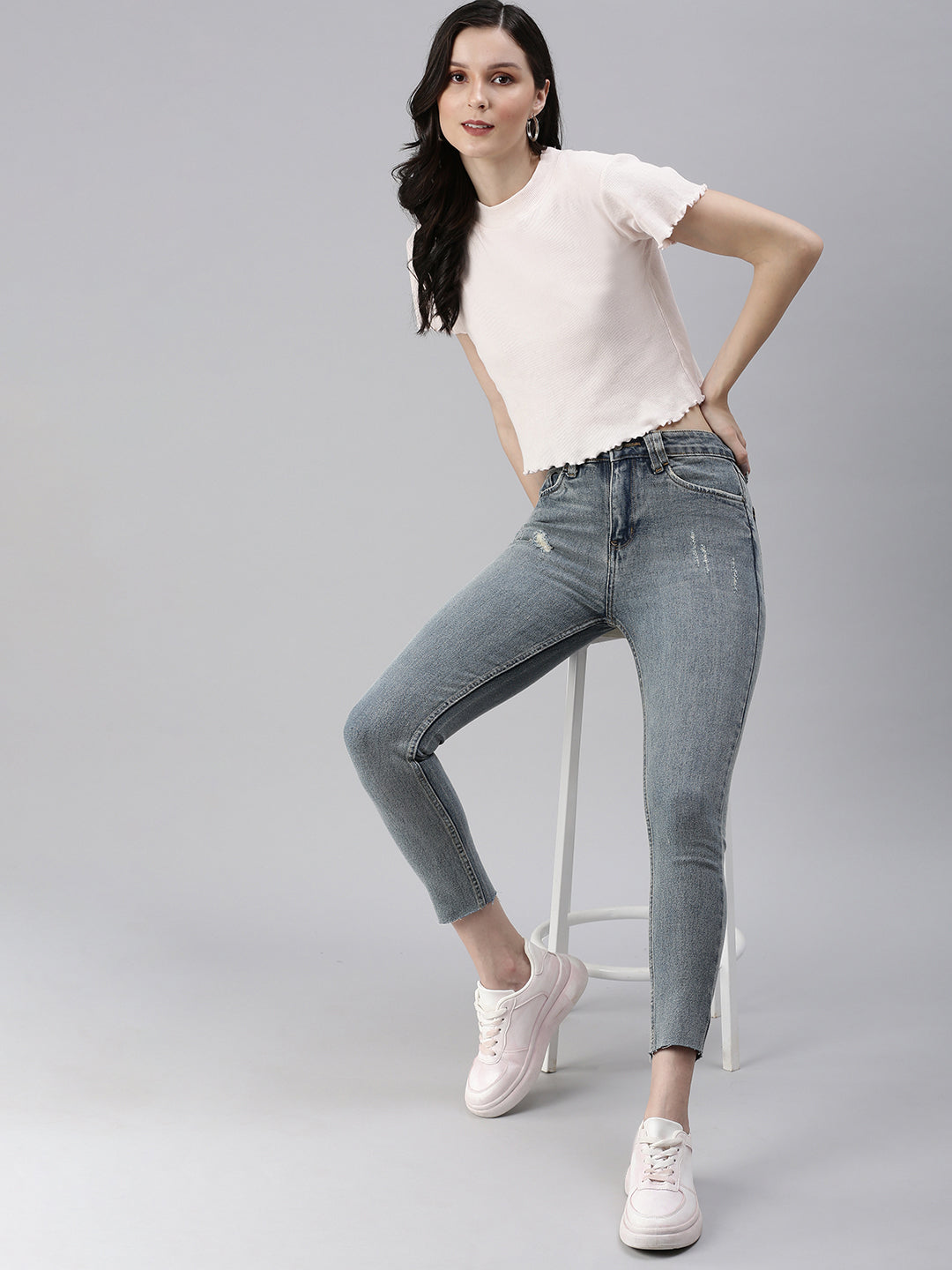 Women's Blue Slim Fit High-Rise Mildly Distressed Heavy Fade Stretchable Jeans