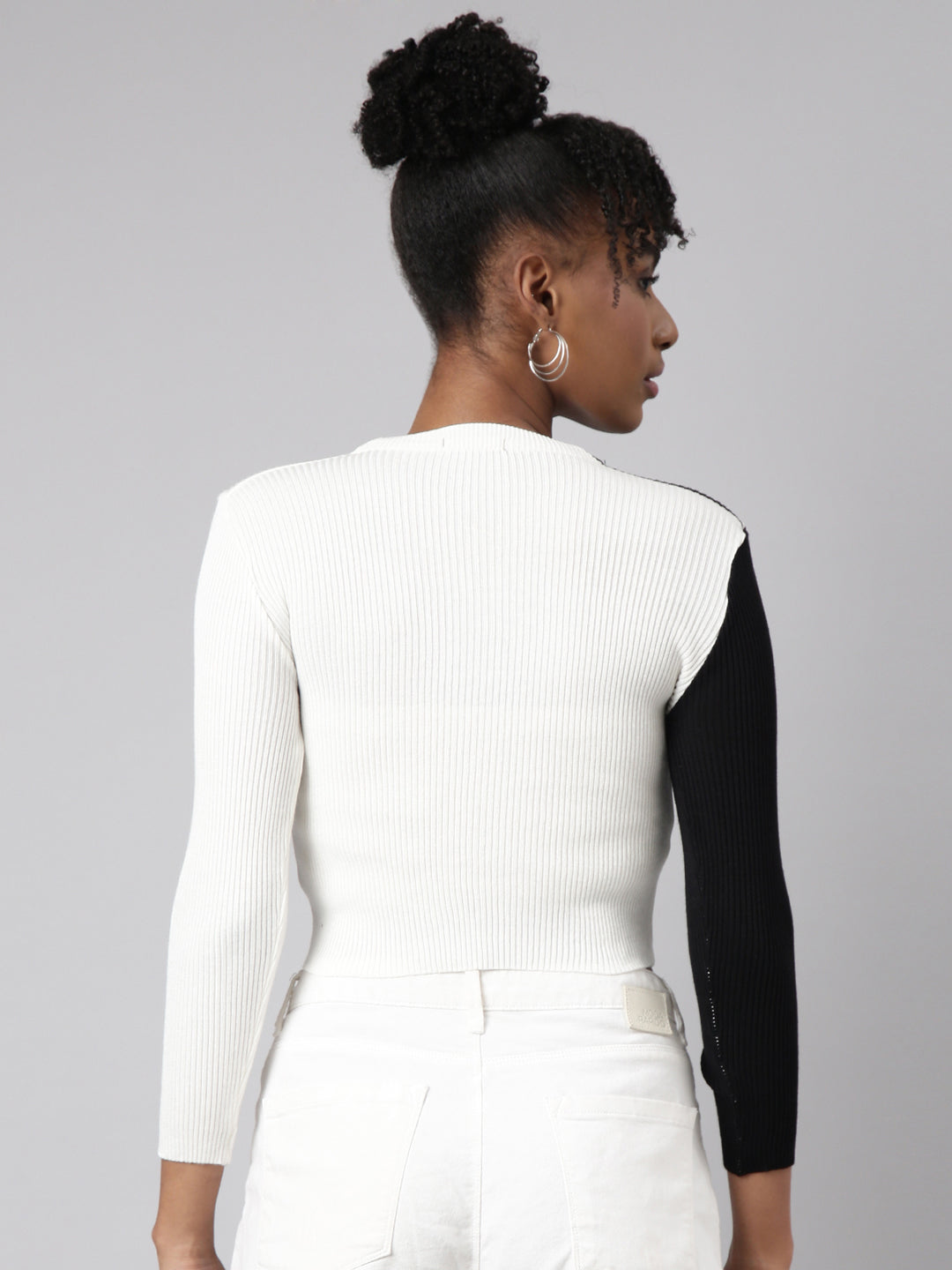 Women's Black Colour blocked V-Neck Crop Top