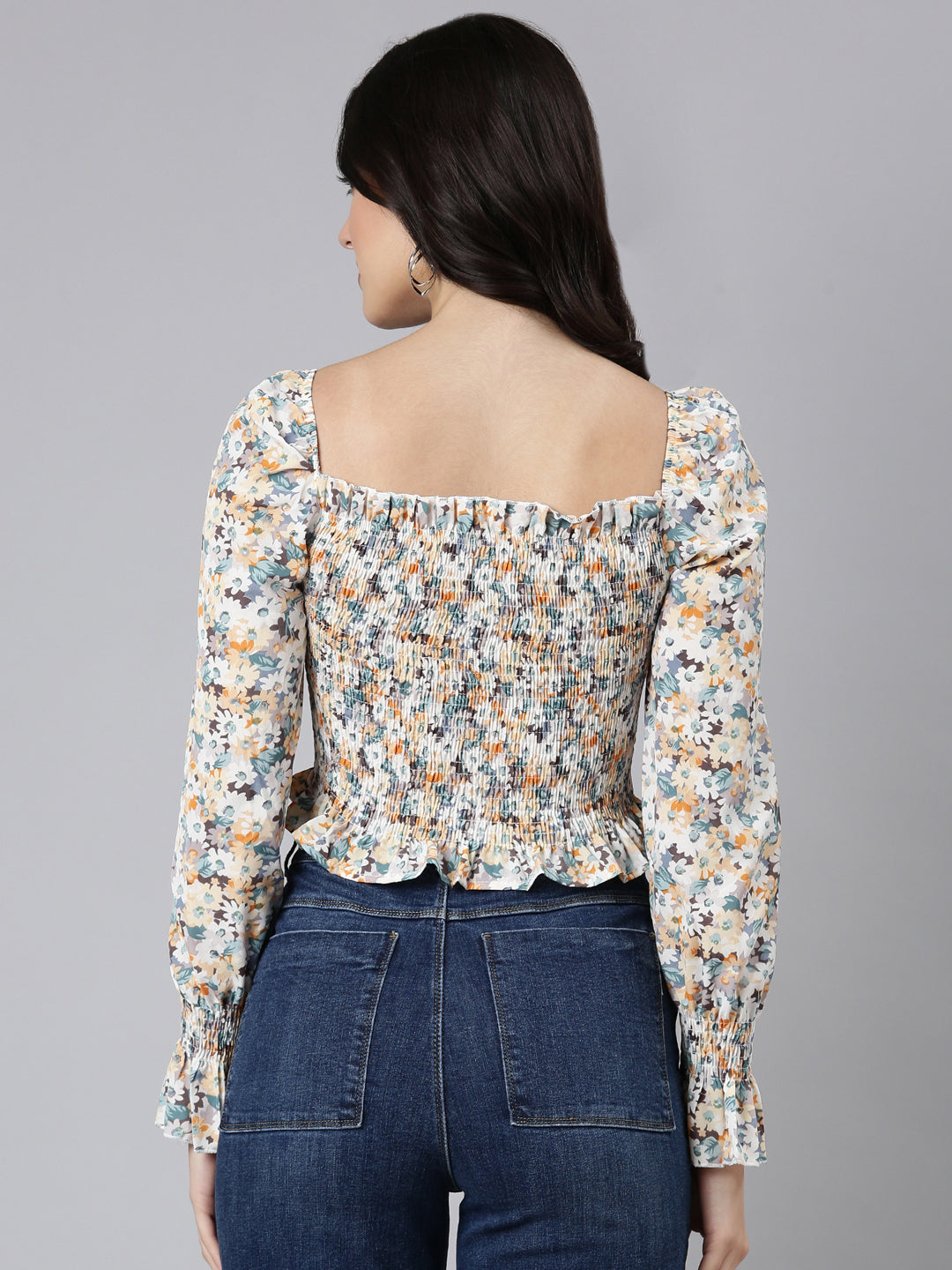 Women's Off White Floral Printed Sweetheart Neck Cuffed Sleeves Smocked Ruched Crepe Crop Top