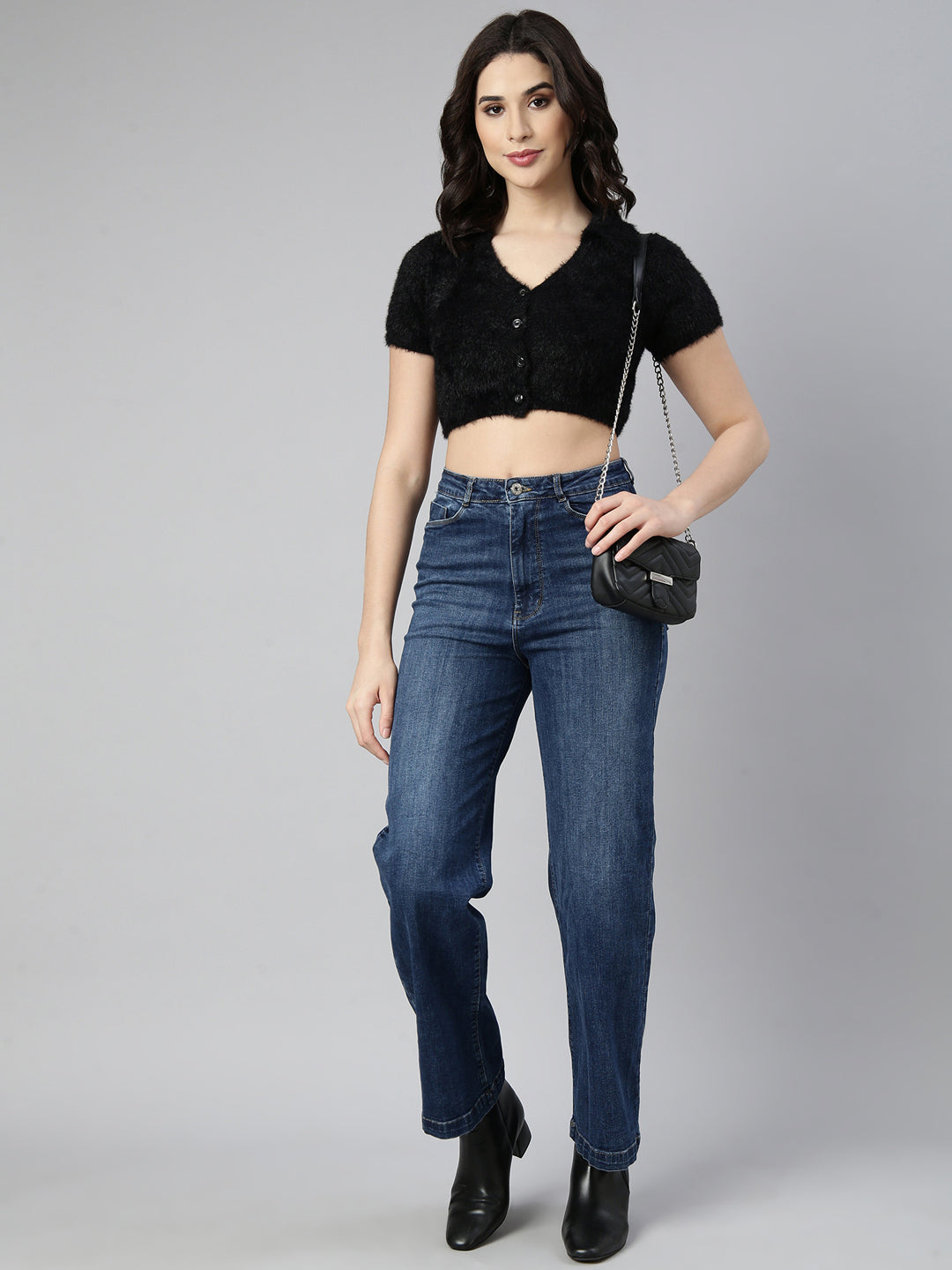 Women's Black V-Neck Short Sleeves Crop Top