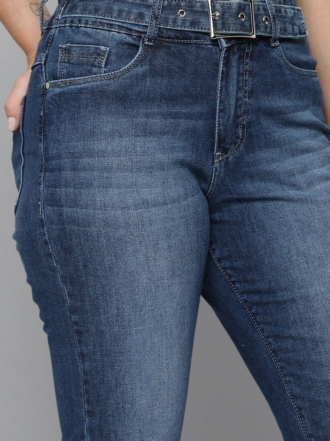 Women's Blue Jean Relaxed Fit High-Rise Mildly Distressed Light Fade Stretchable Jeans