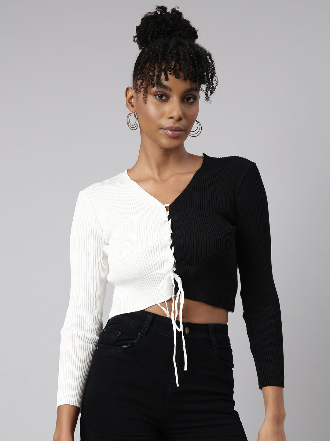 Women's White Colour blocked Fitted Crop Top