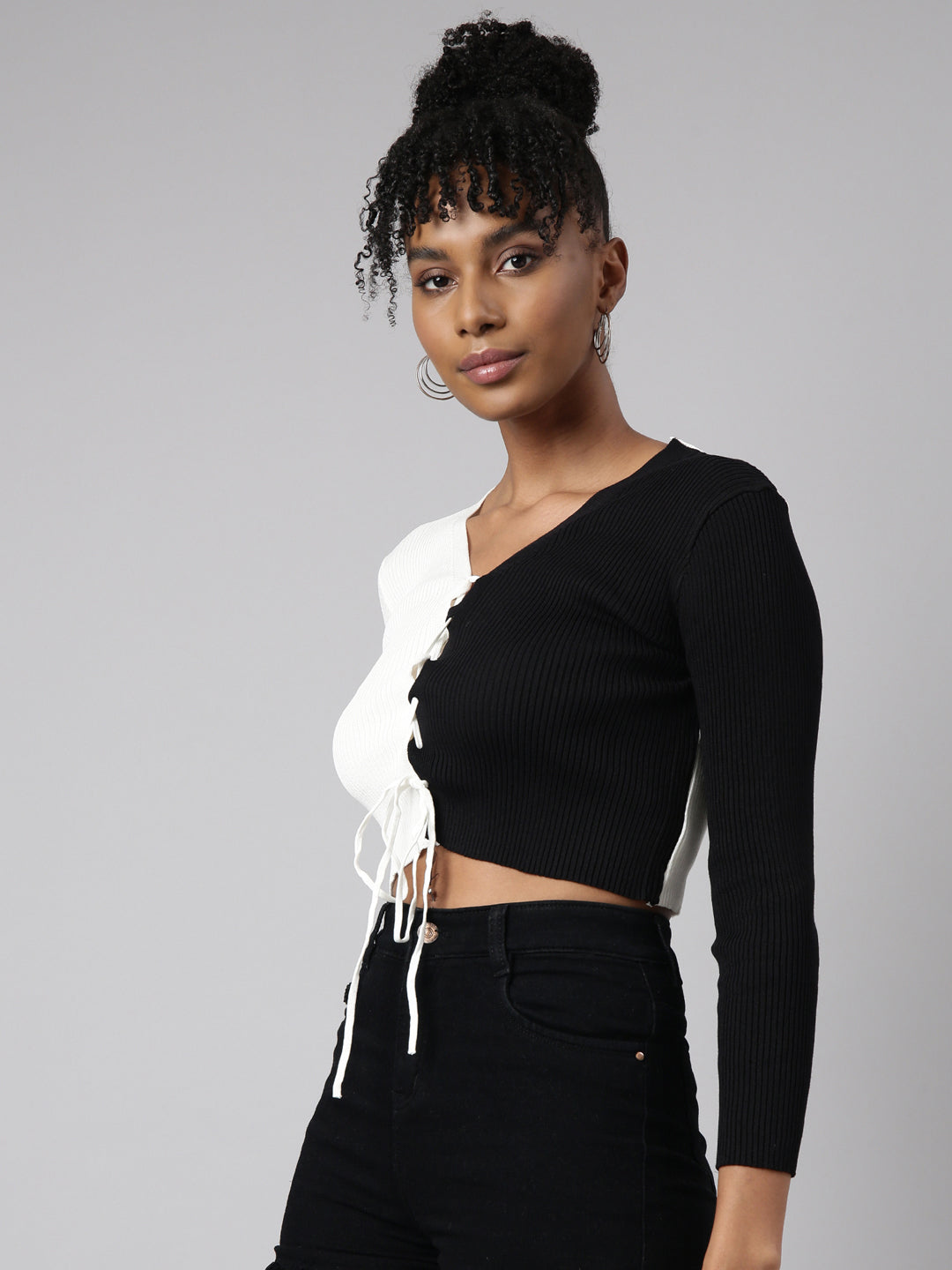 Women's White Colour blocked Fitted Crop Top